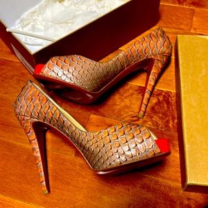Christian Louboutin Platform Pumps 40.5 brand new